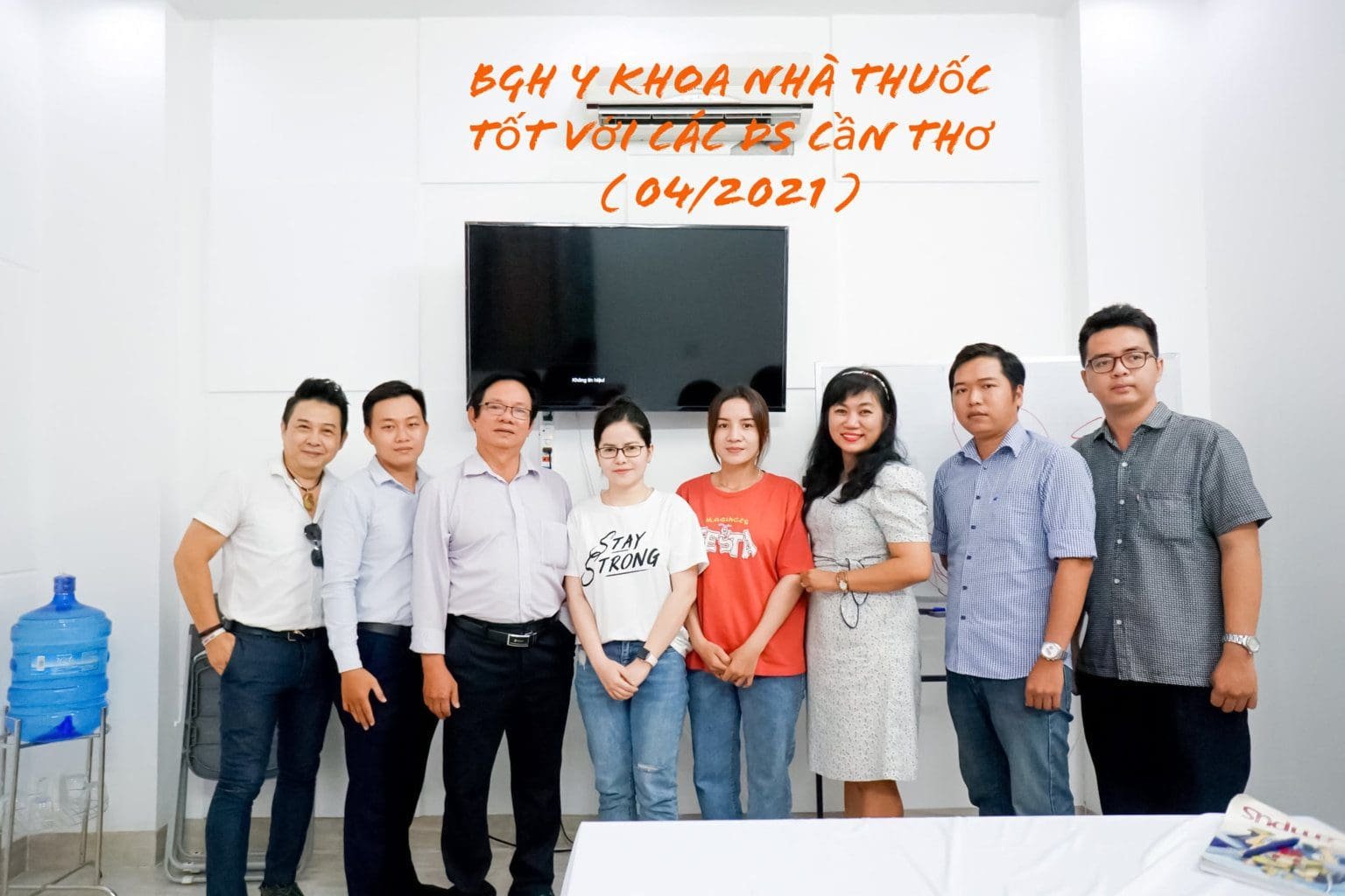 Bác sĩ Phạm Thiều Trung với các bạn dược sĩ khóa tư vấn thuốc